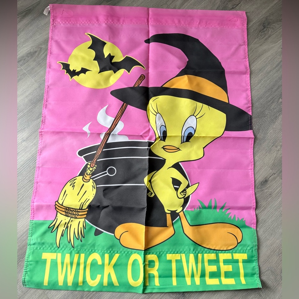 Vintage 1997 Tweety Halloween Flag with Witch Hat